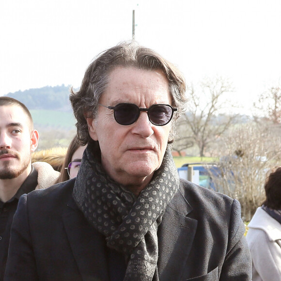 Francis Cabrel - Les célébrités rendent un dernier hommage au comédien, dramaturge et metteur en scène français Roger Louret en la salle du Magre à Monclar, France, le 30 janvier 2023. © Patrick Bernard/Bestimage