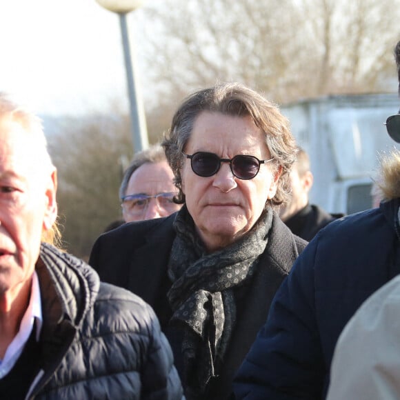 Francis Cabrel - Les célébrités rendent un dernier hommage au comédien, dramaturge et metteur en scène français Roger Louret en la salle du Magre à Monclar, France, le 30 janvier 2023. © Patrick Bernard/Bestimage