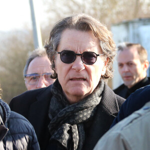 Francis Cabrel - Les célébrités rendent un dernier hommage au comédien, dramaturge et metteur en scène français Roger Louret en la salle du Magre à Monclar, France, le 30 janvier 2023. © Patrick Bernard/Bestimage