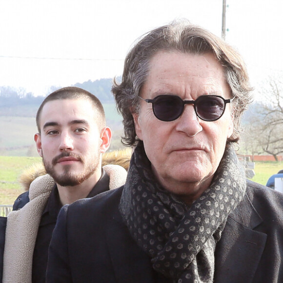 Francis Cabrel - Les célébrités rendent un dernier hommage au comédien, dramaturge et metteur en scène français Roger Louret en la salle du Magre à Monclar, France, le 30 janvier 2023. © Patrick Bernard/Bestimage