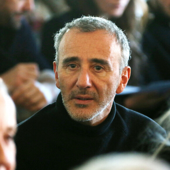 Elie Semoun - Les célébrités rendent un dernier hommage au comédien, dramaturge et metteur en scène français Roger Louret en la salle du Magre à Monclar, France, le 30 janvier 2023. © Patrick Bernard/Bestimage
