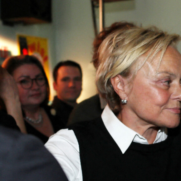 Muriel Robin - Les célébrités rendent un dernier hommage au comédien, dramaturge et metteur en scène français Roger Louret en la salle du Magre à Monclar, France, le 30 janvier 2023. © Patrick Bernard/Bestimage