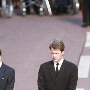 Harry et William aux côtés de Charles à l'enterrement de Diana