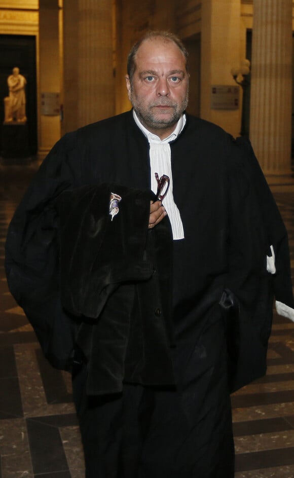 L'avocat Eric Dupond-Moretti arrive au palais de justice de Bordeaux le 5 Octobre 2015, afin de participer à l'audience de l'ex-infirmier de Liliane Bettencourt, Alain Thurin, qui après une tentative de suicide n'avait pas pu être entendu durant le procès Bettencourt de début 2015.