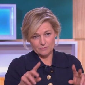 Anne-Elisabeth Lemoine parle de son poids dans "C à vous", le 31 janvier 2023, sur France 5