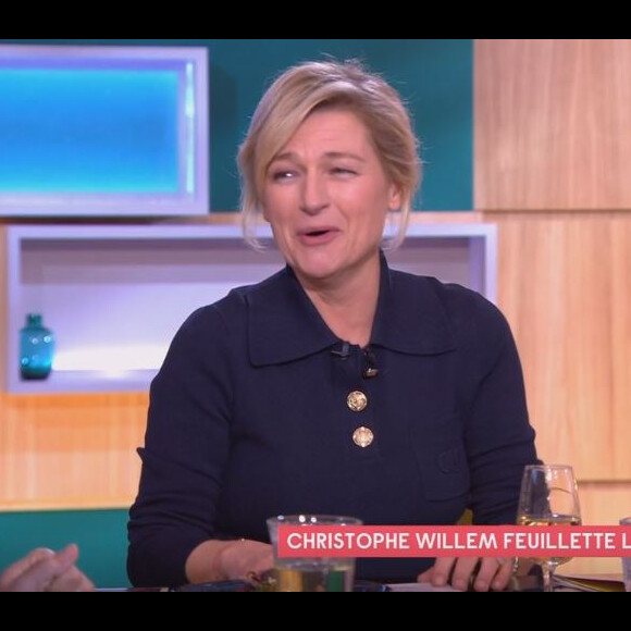 Anne-Elisabeth Lemoine parle de son poids dans "C à vous", le 31 janvier 2023, sur France 5