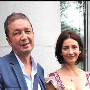 Frédéric Bouraly et Valérie Karsenti lors d'une conférence de presse chez M6