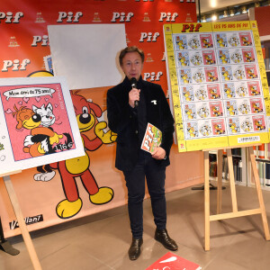 Exclusif - Stéphane Bern, Mircea Arapu (dessinateur, notamment du timbre) - Stéphane Bern dévoile le timbre Pif de la Poste au Carré d'Encre à Paris le 30 janvier 2023. © Veeren/Bestimage 