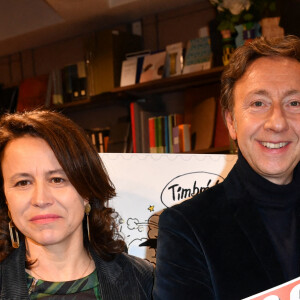 Exclusif - Mircea Arapu (dessinateur, notamment du timbre), Delphine Bùrkli, maire du 9ème arrondissement, Stéphane Bern, Jeanne d'Hauteserre, maire du 8ème arrondissement de Paris - Stéphane Bern dévoile le timbre Pif de la Poste au Carré d'Encre à Paris le 30 janvier 2023.  © Veeren/Bestimage 