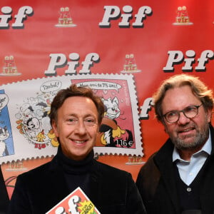 Exclusif - Paul Dworkin (directeur de Philaposte, Stéphane Bern, Frédéric Lefebvre, Mircea Arapu (dessinateur, notamment du timbre) - Stéphane Bern dévoile le timbre Pif de la Poste au Carré d'Encre à Paris le 30 janvier 2023. © Veeren/Bestimage 