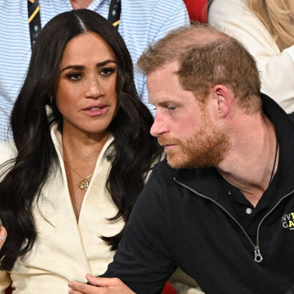 Le prince Harry et Meghan Markle assistent à la finale d'athlétisme, au deuxième jour des Invictus Games 2020 à La Haye.