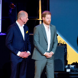 Le prince Harry et Meghan Markle lors de la cérémonie d'ouverture des Invictus Games 2020 à La Haye, le 16 avril 2022. 