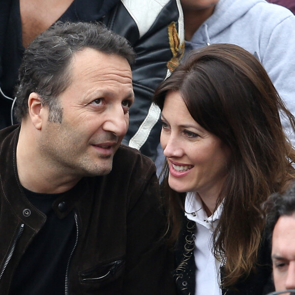 Arthur (Jacques Essebag) et sa compagne Mareva Galanter dans les tribunes de la finale homme des internationaux de France de Roland Garros à Paris le 5 juin 2016. © Moreau-Jacovides / Bestimage