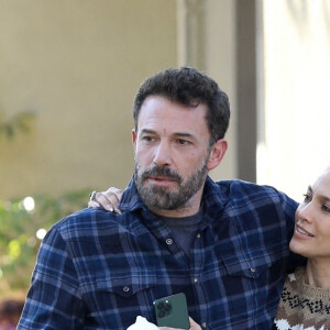 Exclusif - Ben Affleck et sa femme Jennifer Affleck (Lopez) sortent prendre un café en amoureux chez Starbucks à Santa Monica le 11 décembre 20222. 