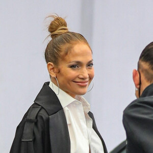 Exclusif - Jennifer Affleck (Lopez) quitte un institut de beauté après son soin à Beverly Hills, le 2 décembre 2022. 