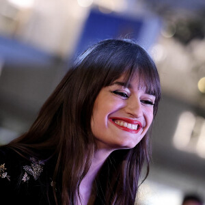 Clara Luciani au photocall de la 24ème édition des "NRJ Music Awards (NMA)" au Palais des Festivals à Cannes le 18 novembre 2022. © Dominique Jacovides / Bestimage 