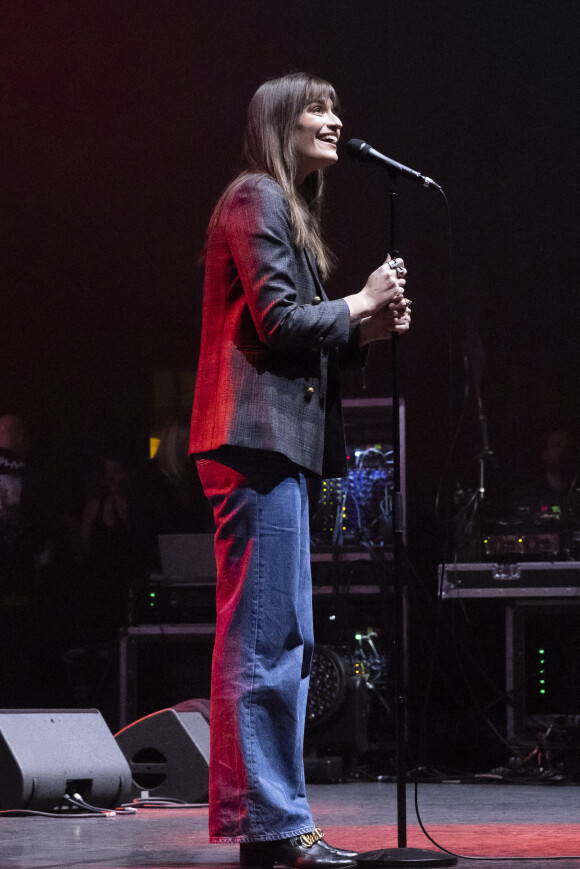 Exclusif - Clara Luciani - XVème gala pour la Fondation Recherche Alzheimer à l'Olympia à Paris le 14 mars 2022. Sous la direction artistique de P. Souchon, des grands noms de la chanson française se mobilisent autour d'un concert sur le thème "2 générations chantent pour la 3ème". L'intégralité des bénéfices de cette soirée servira à financer la recherche sur la maladie d'Alzheimer. © Jack Tribeca/Bestimage 