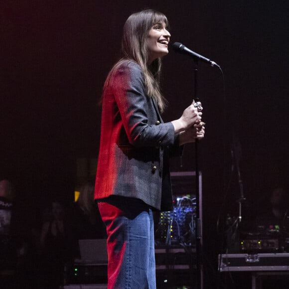 Exclusif - Clara Luciani - XVème gala pour la Fondation Recherche Alzheimer à l'Olympia à Paris le 14 mars 2022. Sous la direction artistique de P. Souchon, des grands noms de la chanson française se mobilisent autour d'un concert sur le thème "2 générations chantent pour la 3ème". L'intégralité des bénéfices de cette soirée servira à financer la recherche sur la maladie d'Alzheimer. © Jack Tribeca/Bestimage 