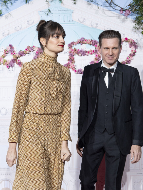 Clara Luciani et son compagnon Alex Kapranos - Photocall du 40ème Gala de Charité AROP (Association pour le Rayonnement de l'Opéra de Paris) à l'Opera Garnier à Paris le 27 février 2020. © Pierre Perusseau/Bestimage