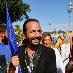 A Nice, avec en "Guest Star", le chanteur, auteur-compositeur, militant, Francis Lalanne, c'est plus de 10000 personnes qui sont descendus dans les rues pour manifester contre le pass sanitaire et le vaccin obligatoire, le 8 août 2021. © Bruno Bebert/Bestimage 