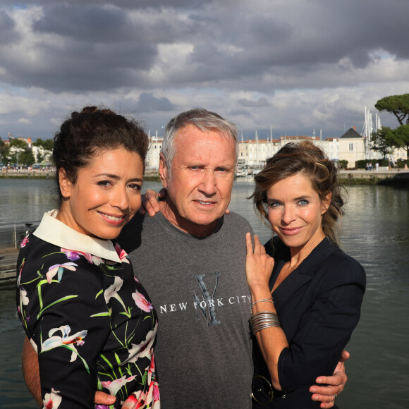 Exclusif - Yves Rénier pose avec ses deux filles Samantha et Lola lors du festival international du film de La Rochelle, France, le 13 septembre 2018. Il vient de réaliser un téléfilm qui a été projeté et ovationné en ouverture du festival de La Rochelle: "Jacqueline Sauvage, c'était lui ou moi" diffusé par TF1 le 1er octobre prochain avec M.Robin dans le rôle de Jacqueline. © Patrick Bernard/Bestimage