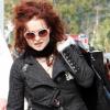 Helena Bonham Carter se promène à Malibu. Elle va rejoindre des amies pour le déjeuner. 18/02/2010
