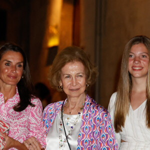 La reine Sofia, la reine Letizia et l'infante Sofia - La reine Letizia d'Espagne, ses filles et la reine Sofia se baladent dans les rues de Palma à Majorque le 7 août 2022. 