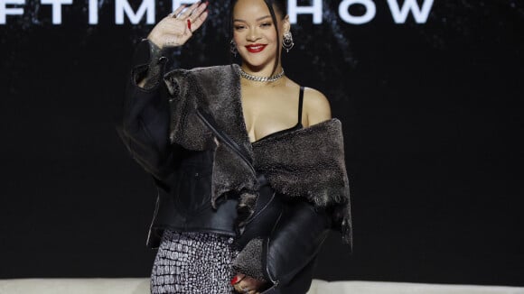 Rihanna prête pour le Super Bowl : look sexy et original... le ton est donné !