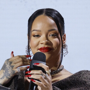 Rihanna en conférence de presse en marge du Super Bowl. Photo de John Angelillo/UPI/ABACAPRESS.COM