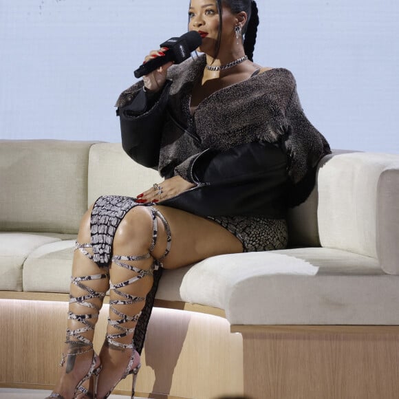 Rihanna en conférence de presse en marge du Super Bowl. Photo de John Angelillo/UPI/ABACAPRESS.COM