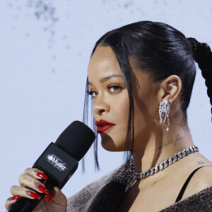 Rihanna en conférence de presse en marge du Super Bowl. Photo de John Angelillo/UPI/ABACAPRESS.COM