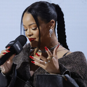 Rihanna en conférence de presse en marge du Super Bowl. Photo de John Angelillo/UPI/ABACAPRESS.COM