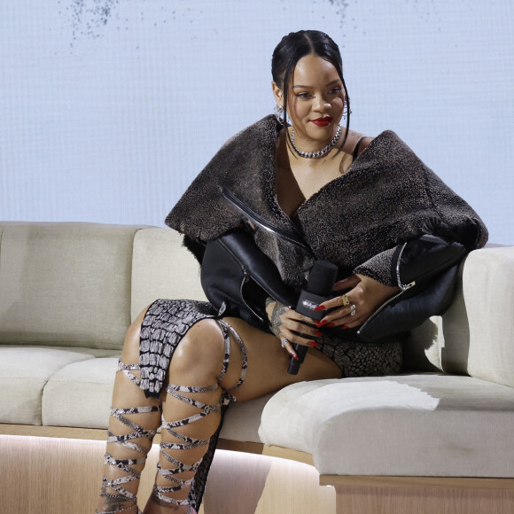 Rihanna en conférence de presse en marge du Super Bowl. Photo de John Angelillo/UPI/ABACAPRESS.COM