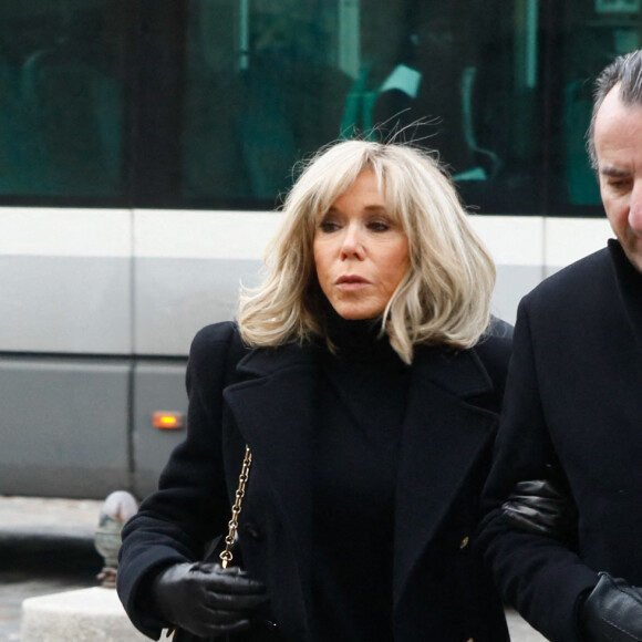 Brigitte Macron et José Pietroboni - Obsèques de Philippe Tesson en l'église Saint-Germain-des-Prés à Paris, le 10 février 2023. © Christophe Clovis / Bestimage