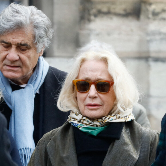 Brigitte Fossey et sa fille Marie Adam - Sorties des obsèques de Philippe Tesson en l'église Saint-Germain-des-Prés à Paris le 10 février 2023. © Christophe Clovis / Bestimage