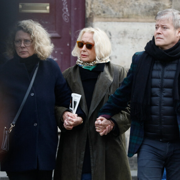 Brigitte Fossey et sa fille Marie Adam - Sorties des obsèques de Philippe Tesson en l'église Saint-Germain-des-Prés à Paris le 10 février 2023. © Christophe Clovis / Bestimage