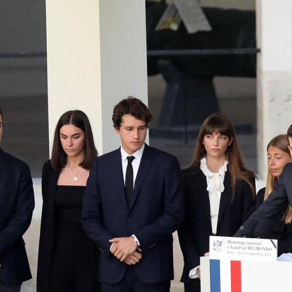 Stella Belmondo, Victor Belmondo, Giacomo Belmondo, Alessandro Belmondo, Annabelle Belmondo et guest lors de la cérémonie d'hommage national à Jean-Paul Belmondo à l'Hôtel des Invalides à Paris, France, le 9 septembre 2021. © Dominique Jacovides/Bestimage 