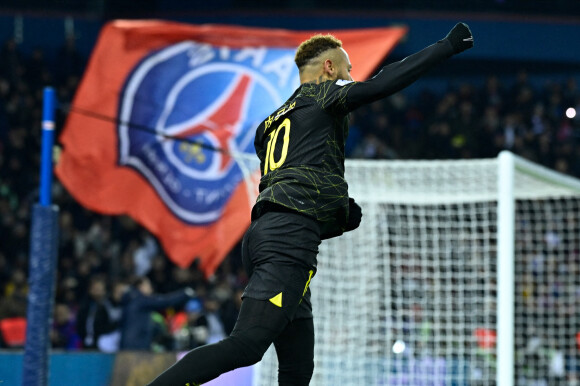 Attitude - Joie de Neymar Jr ( 10 - PSG ) - Match de Ligue 1 Uber Eats "PSG - Reims (1-1)" au Parc des Princes, le 29 janvier 2023. A l'occasion du Nouvel An chinois, les joueurs portent un maillot avec leurs noms floqués en mandarin. 