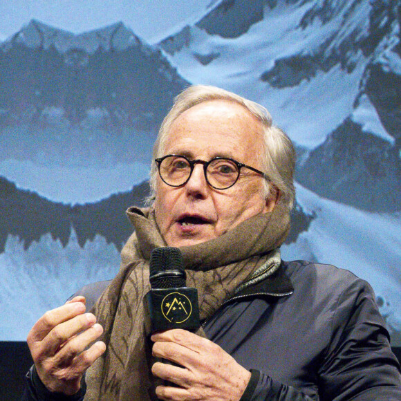 Fabrice Luchini sur la scène du 26e Festival international du film de comédie de l'Alpe d'Huez le 19 janvier 2023. © Sandrine Thesillat / Panoramic / Bestimage
