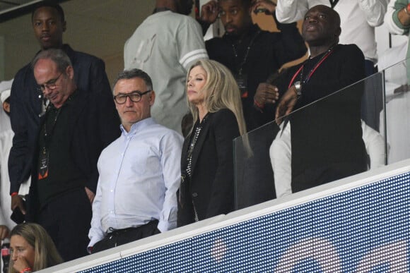 Christophe Galtier (entraineur du PSG), et sa femme, Luis Campos (directeur sportif du PSG), Wilfried Mbappé dans les tribunes du match "France - Australie (4-1)" lors de la Coupe du Monde 2022 au Qatar, le 22 novembre 2022.