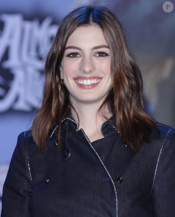 Anne Hathaway fait la promo d'Alice au pays des merveilles, à Hollywood & Highland. Février 2009