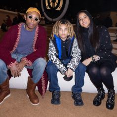 Pharrell Williams, son fils Rocket Ayer Williams et sa femme Helen Williams au défilé de mode Haute-Couture 2022 "Chanel" au Grand Palais à Paris. Le 25 janvier 2022 © Olivier Borde / Bestimage 