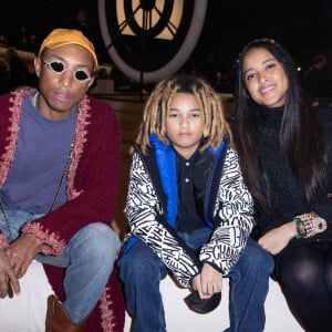 Pharrell Williams, son fils Rocket Ayer Williams et sa femme Helen Williams au défilé de mode Haute-Couture 2022 "Chanel" au Grand Palais à Paris. Le 25 janvier 2022 © Olivier Borde / Bestimage 