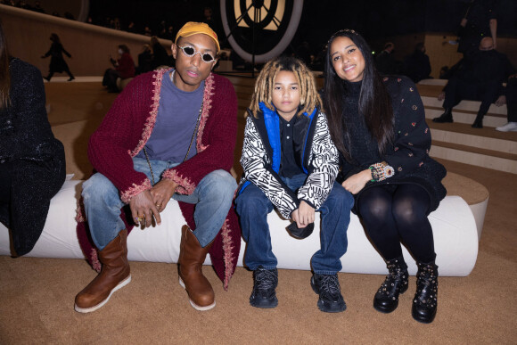 Pharrell Williams, son fils Rocket Ayer Williams et sa femme Helen Williams au défilé de mode Haute-Couture 2022 "Chanel" au Grand Palais à Paris. Le 25 janvier 2022 © Olivier Borde / Bestimage 