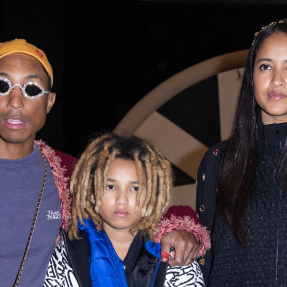 Pharrell Williams, son fils Rocket Ayer Williams et sa femme Helen Williams au défilé de mode Haute-Couture 2022 "Chanel" au Grand Palais à Paris le 25 janvier 2022 © Olivier Borde / Bestimage 