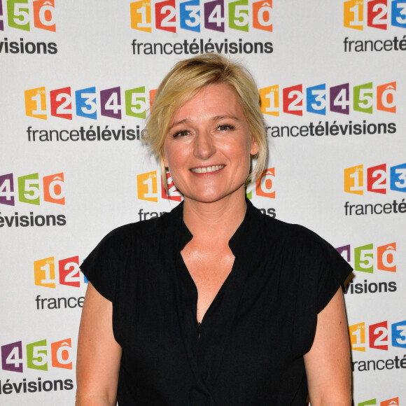 Anne-Elisabeth Lemoine lors du photocall de la présentation de la nouvelle dynamique 2017-2018 de France Télévisions. Paris, le 5 juillet 2017. © Guirec Coadic/Bestimage  Celebrities at the photocall of France Televisions. Paris, July 5th, 2017. 