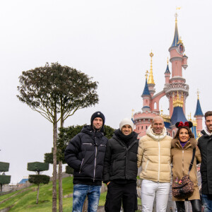 Zinédine Zidane avec sa femme Véronique et leurs fils Enzo Zidane, Luca Zidane, Elyaz Zidane, Théo Zidane - People au 30ème anniversaire du parc d'attractions Disneyland Paris à Marne-la-Vallée le 5 mars 2022. © Disney via Bestimage