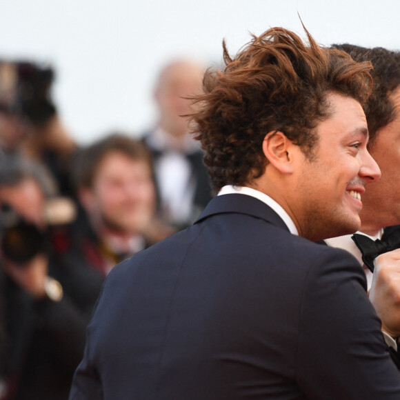 Kev Adams et Gad Elmaleh à la montée des marches du film "Elle" lors du 69ème Festival International du Film de Cannes. Le 21 mai 2016. © Rachid Bellak / Bestimage 