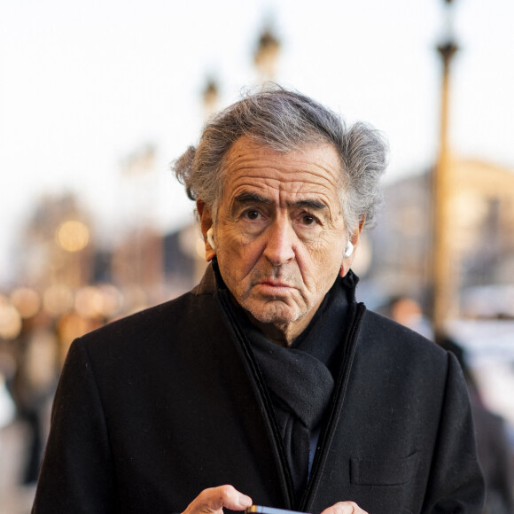 Exclusif - Bernard-Henri Lévy (BHL) arrive à l'hôtel Crillon à Paris le 21 janvier 2023.