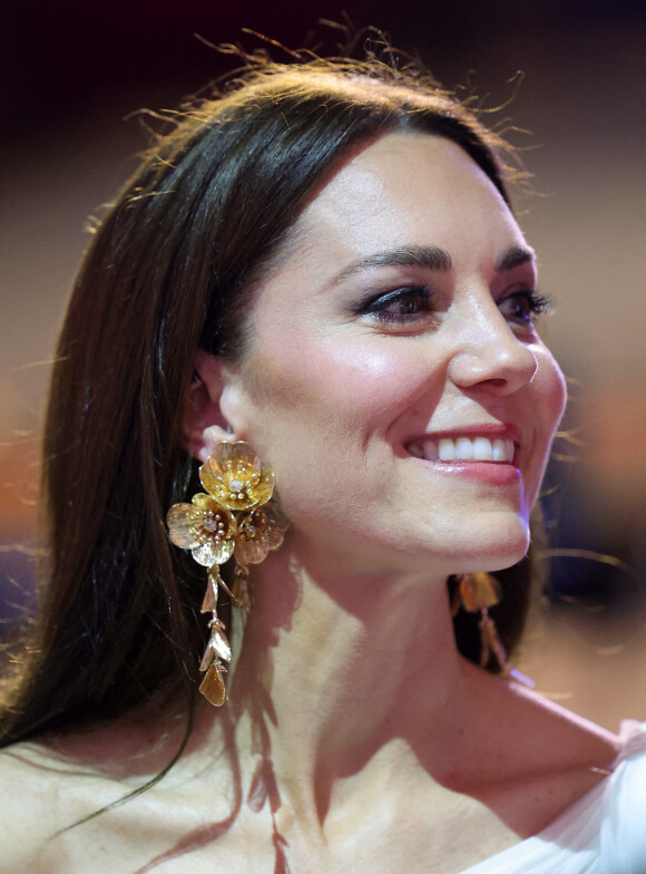 Kate Middleton était invitée aux BAFTA qui se déroulaient au Royal Albert Hall de Londres
Le prince William, prince de Galles, et Catherine (Kate) Middleton, princesse de Galles, arrivent à la 76ème cérémonie des British Academy Film Awards (BAFTA) au Royal Albert Hall à Londres.